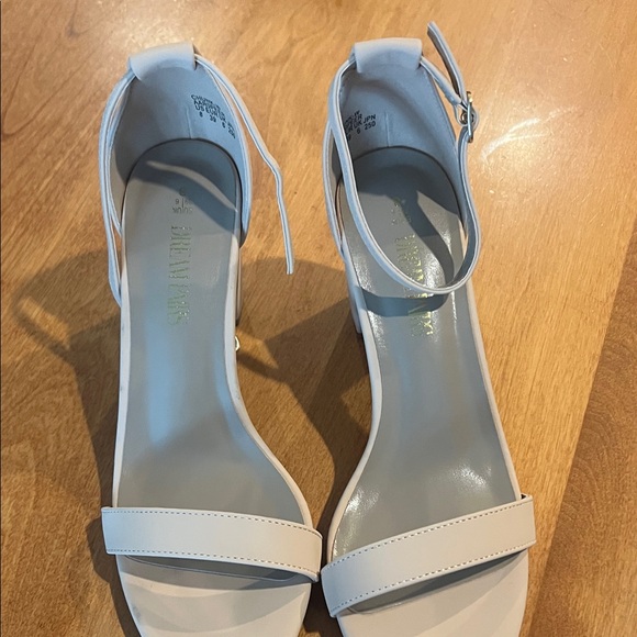 Dream Pairs White Ankle Strap Heels - Picture 1 of 3
